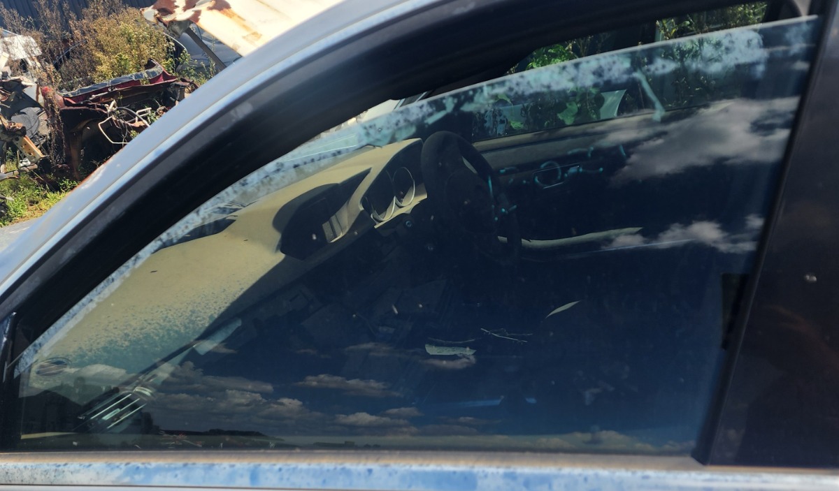 W212 LEFT FRONT DOOR GLASS