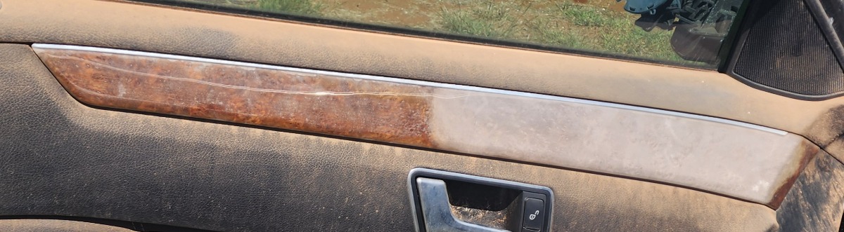 W212 LEFT FRONT DOOR PANEL TRIM
