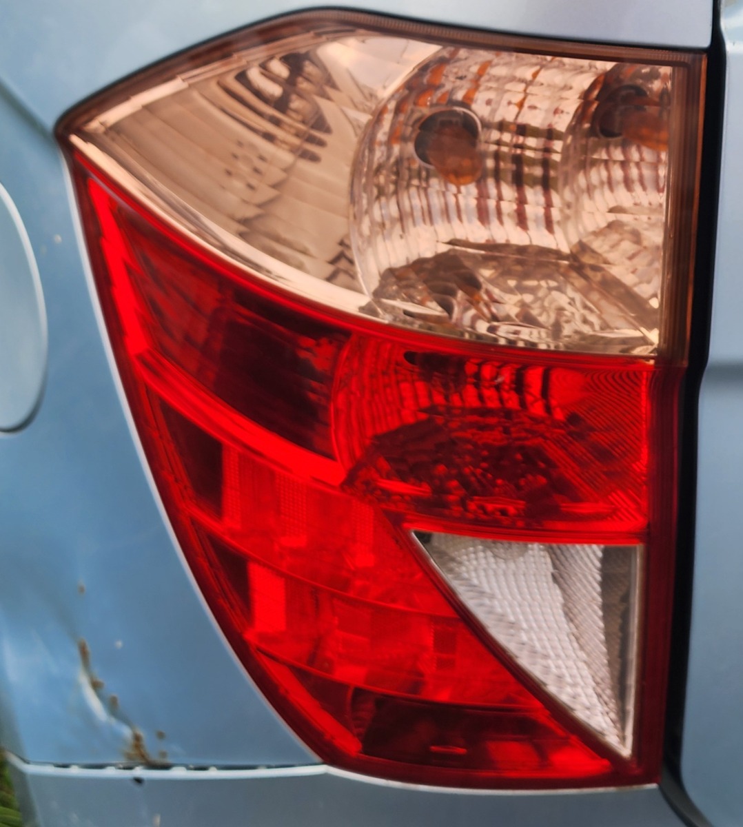 FR-V LEFT TAILLIGHT