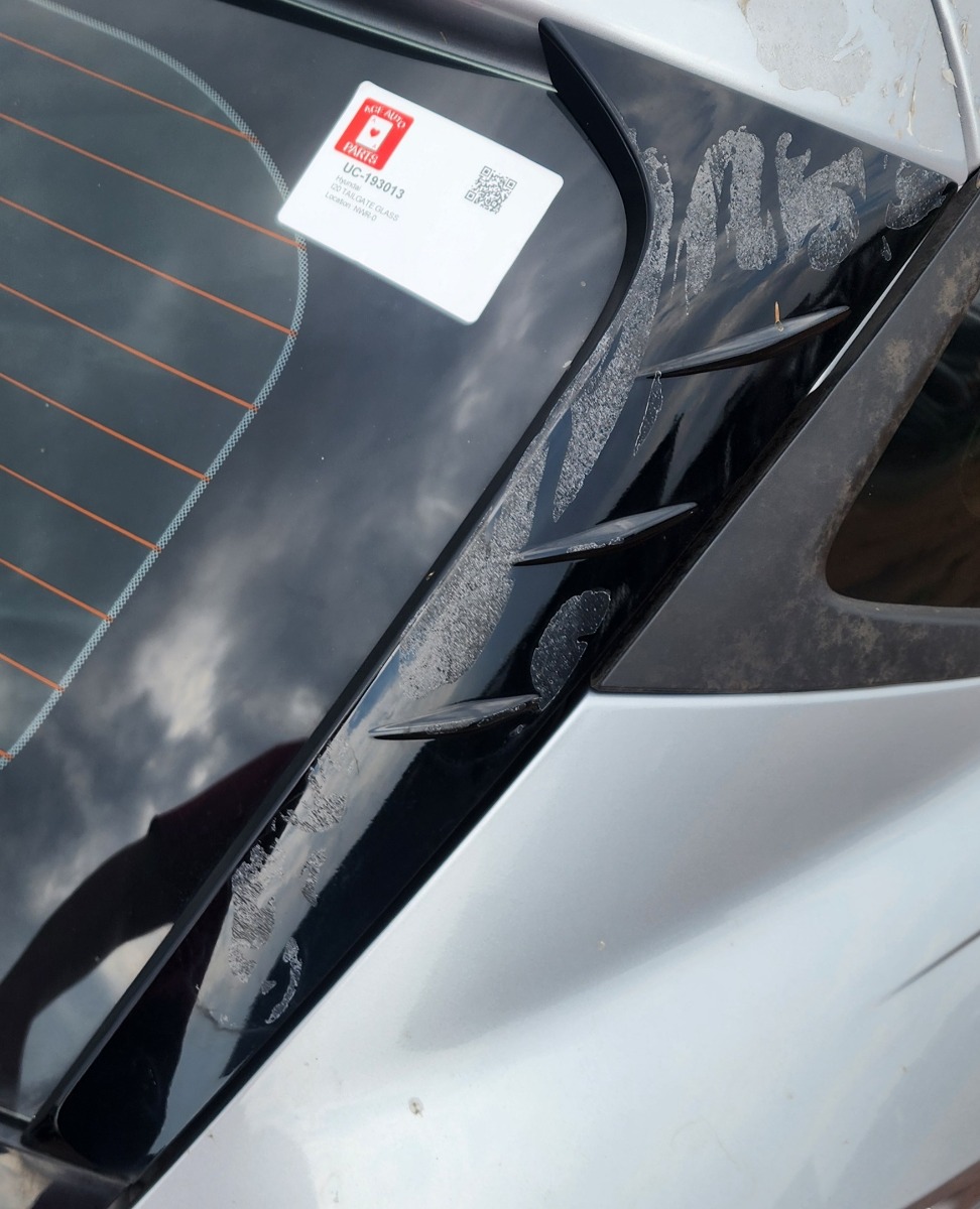 I20 RIGHT BOOT SPOILER TRIM
