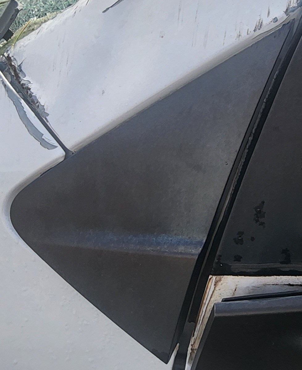 SPARK LEFT FRONT FENDER TRIM