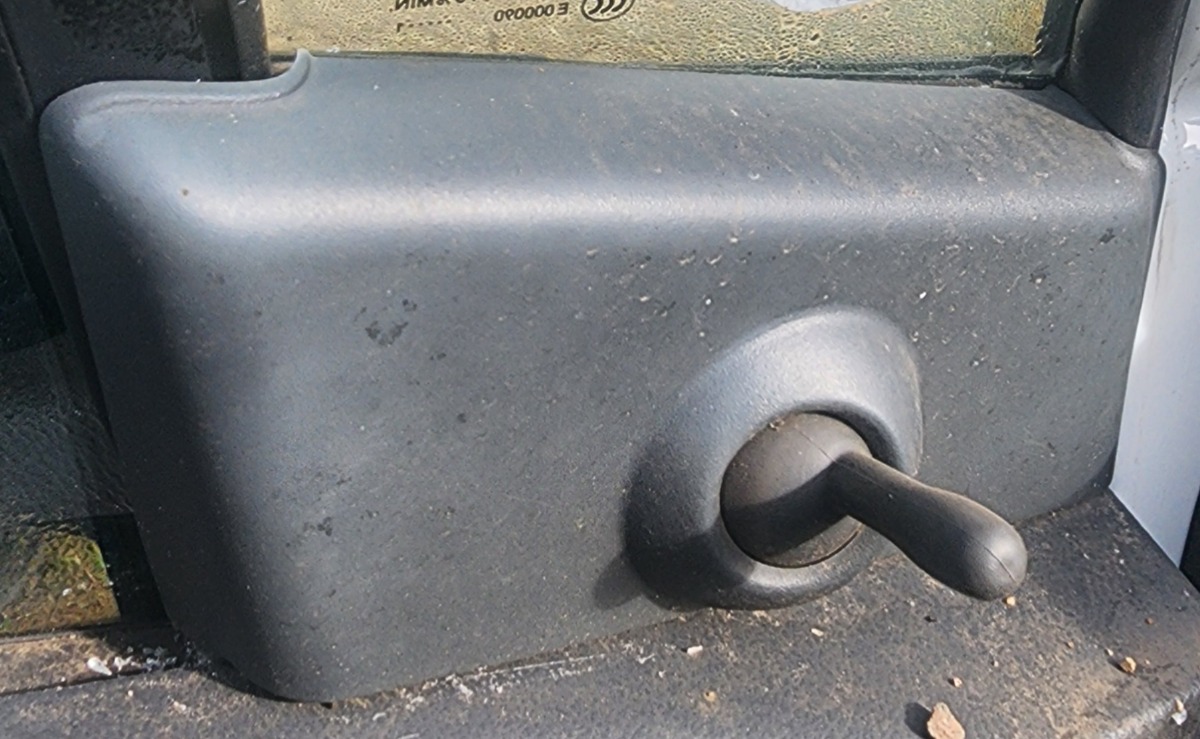 SPARK LEFT FRONT MIRROR TRIM INNER