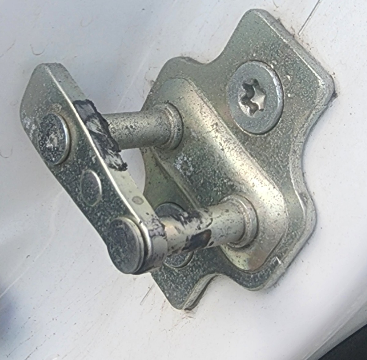 SPARK LEFT FRONT DOOR STRIKER
