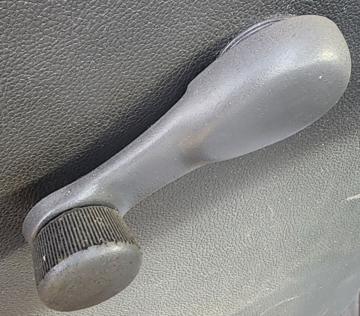 SPARK LEFT REAR WINDOW CRANK