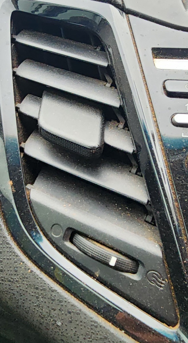 FIESTA MK4 LEFT CENTRE VENT