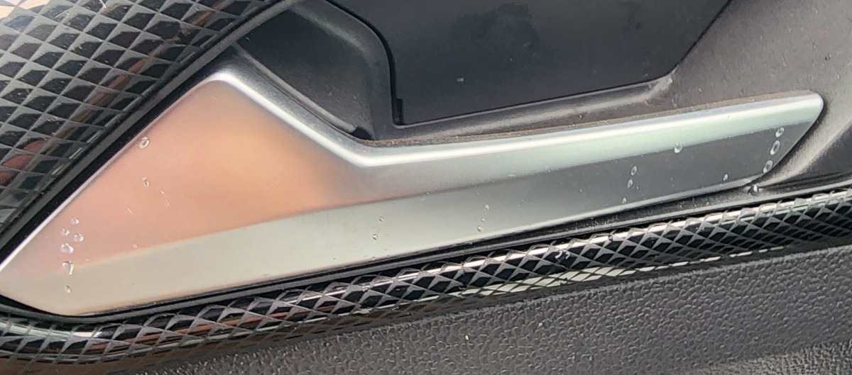T-CROSS LEFT FRONT INNER HANDLE