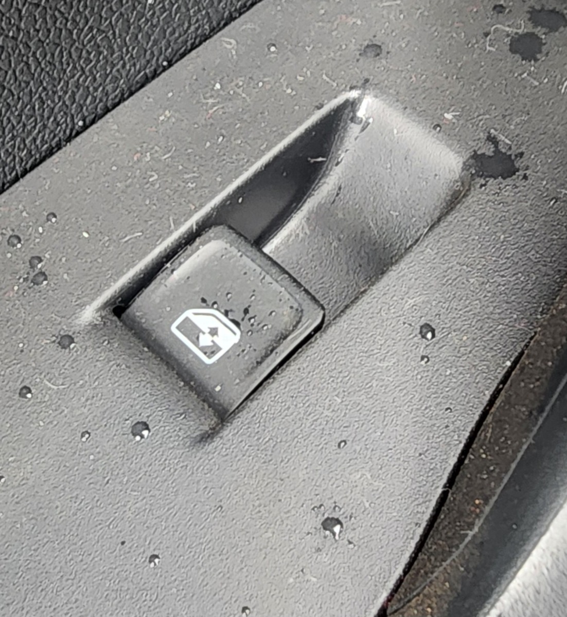T-CROSS LEFT FRONT WINDOW SWITCH