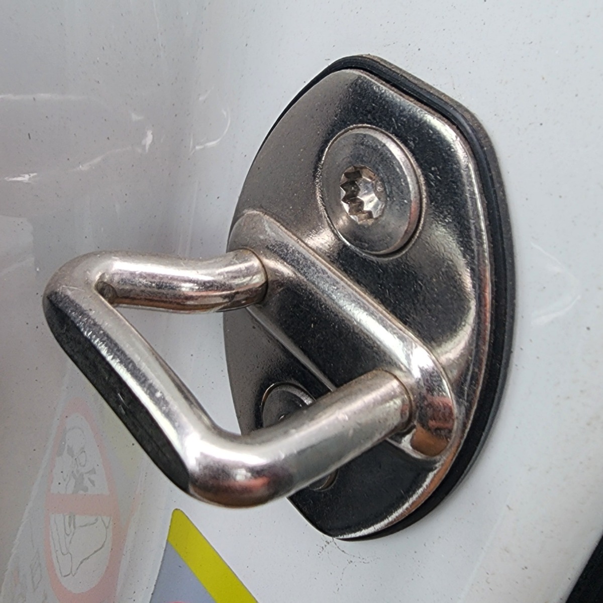 T-CROSS LEFT FRONT DOOR STRIKER