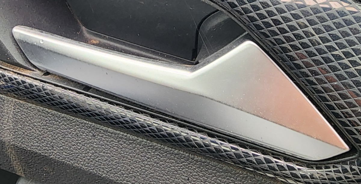 T-CROSS RIGHT FRONT INNER HANDLE