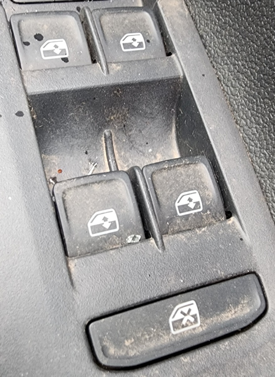 T-CROSS DRIVER WINDOW SWITCH