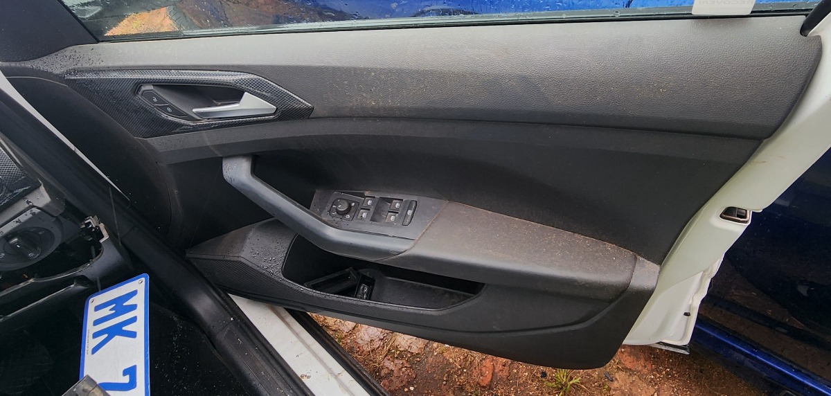 T-CROSS RIGHT FRONT DOOR PANEL