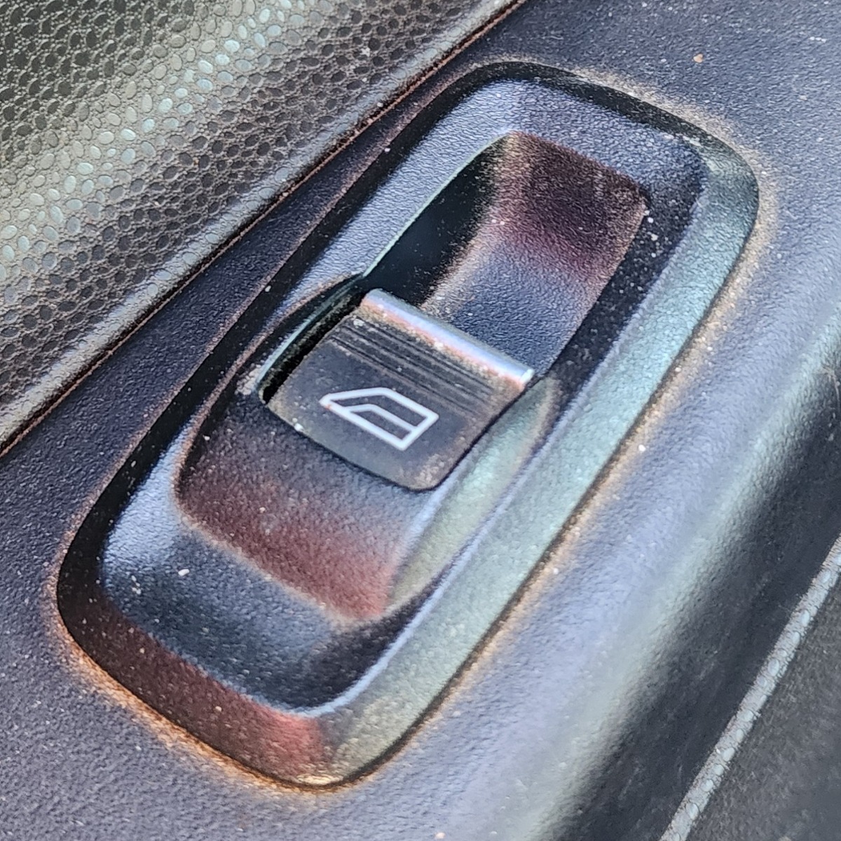 FIESTA MK4 LEFT REAR WINDOW SWITCH