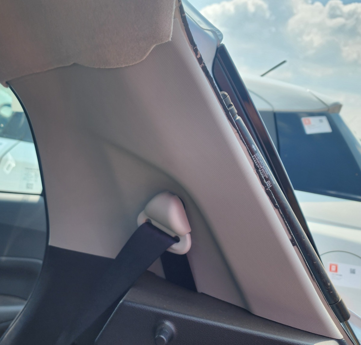 SWIFT RIGHT C-PILLAR TRIM