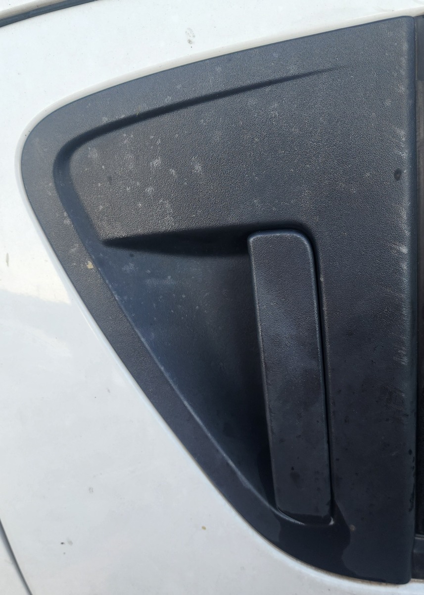 SPARK RIGHT REAR HANDLE