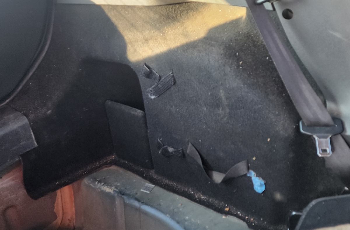 FIESTA MK4 LEFT BOOT COVER