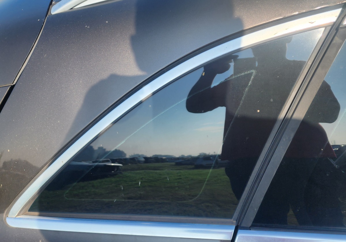 W253 RIGHT REAR BODY GLASS