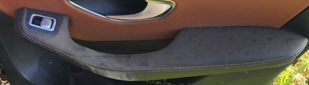 W253 RIGHT REAR DOOR PANEL ARM REST