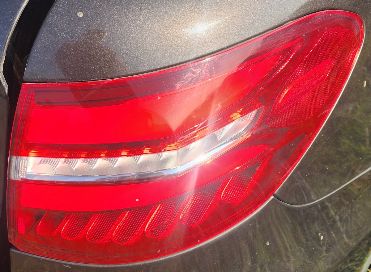 W253 RIGHT OUTER TAILLIGHT