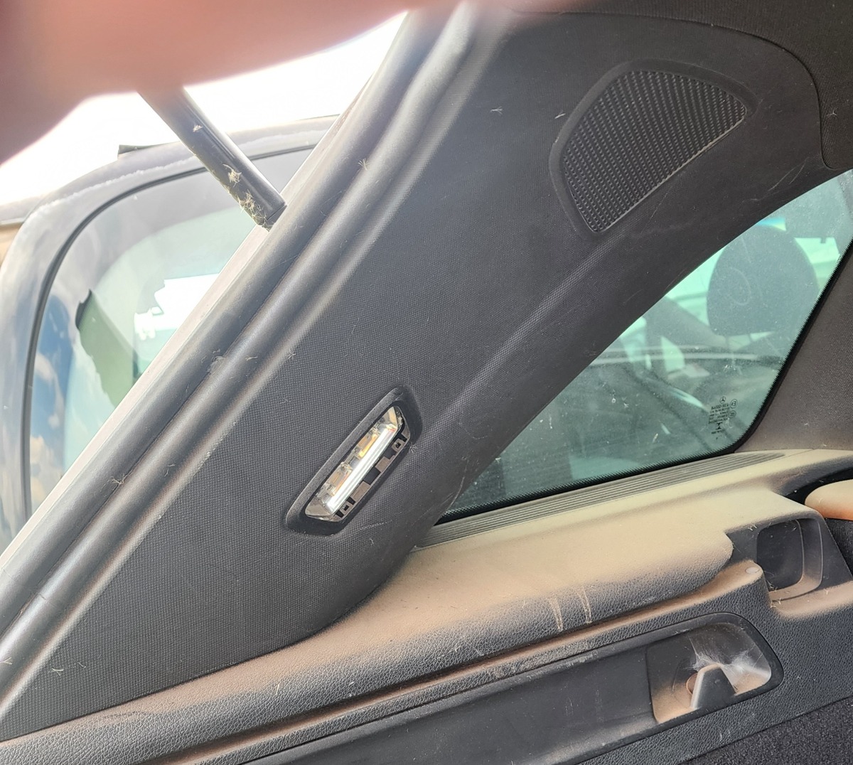 W253 LEFT D-PILLAR TRIM