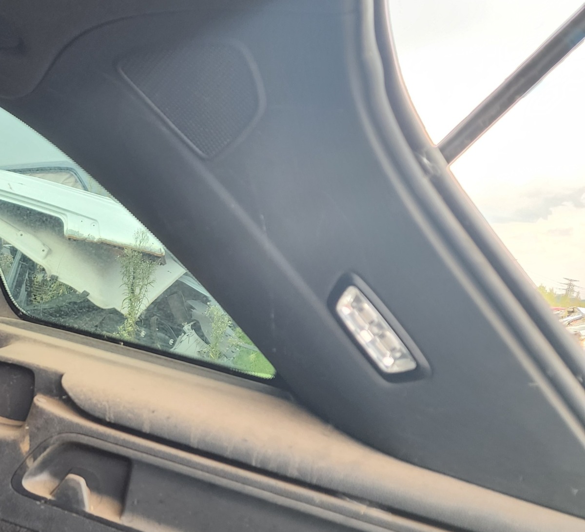 W253 RIGHT D-PILLAR TRIM