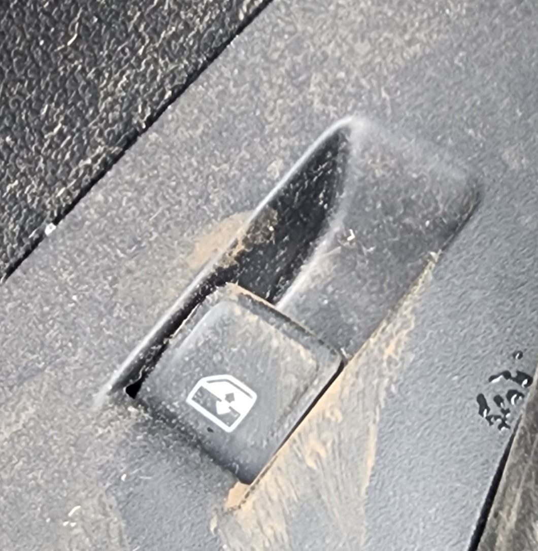 T-CROSS LEFT FRONT WINDOW SWITCH