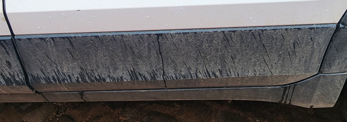 T-CROSS LEFT REAR DOOR LOWER TRIM
