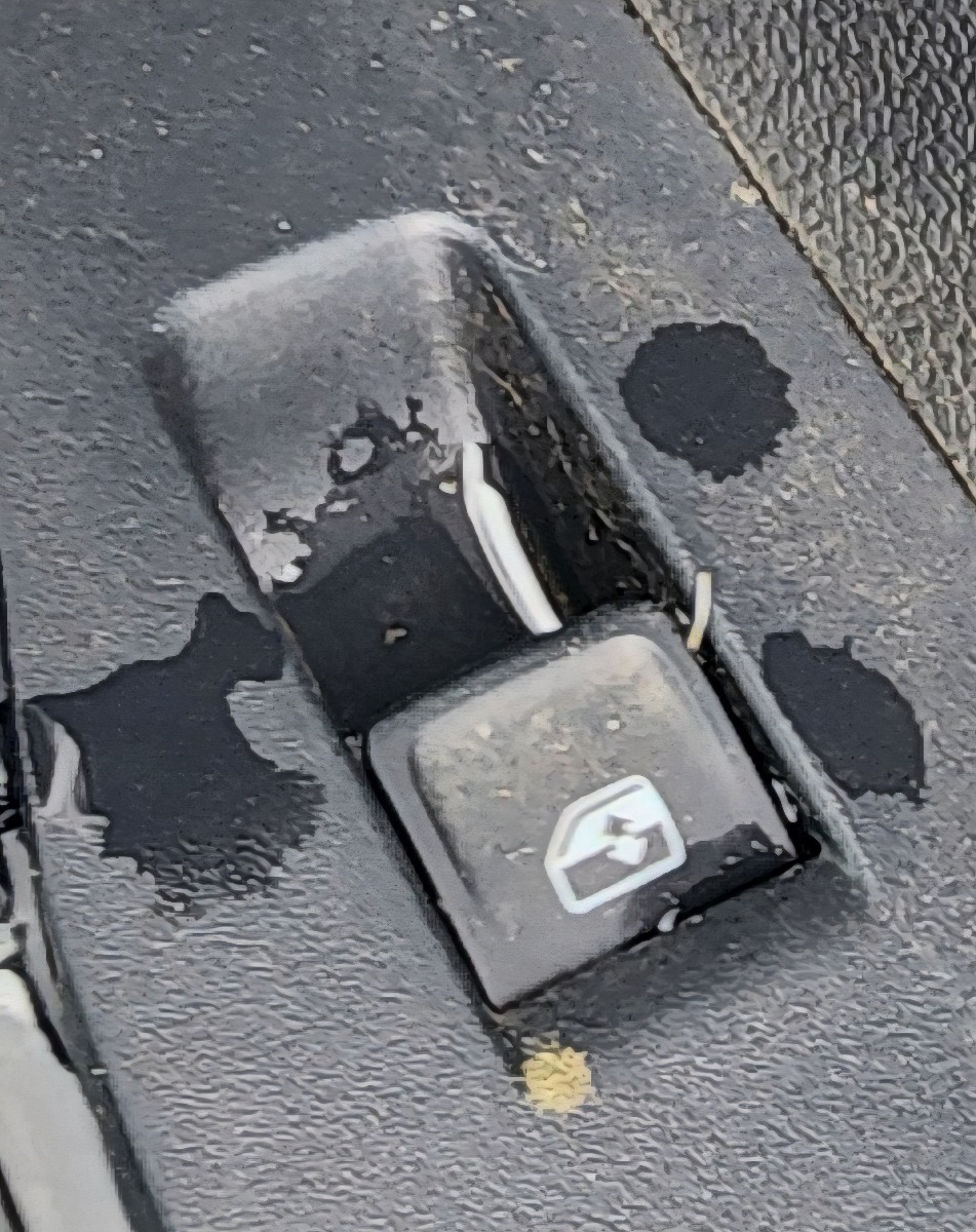 T-CROSS RIGHT REAR WINDOW SWITCH