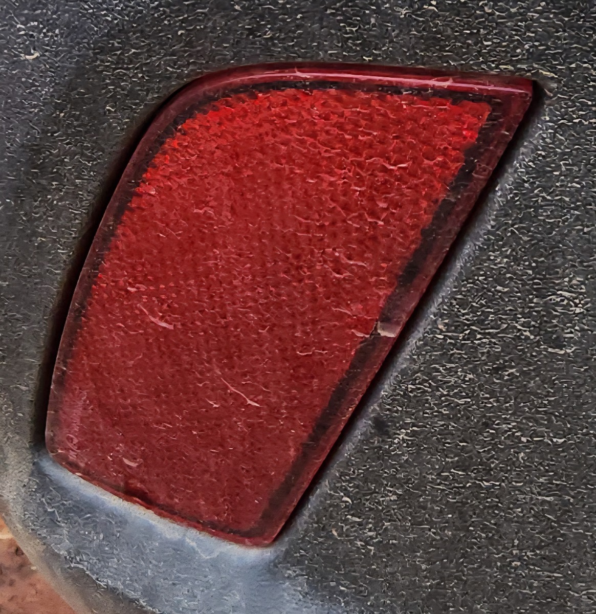 T-CROSS LEFT REAR REFLECTOR