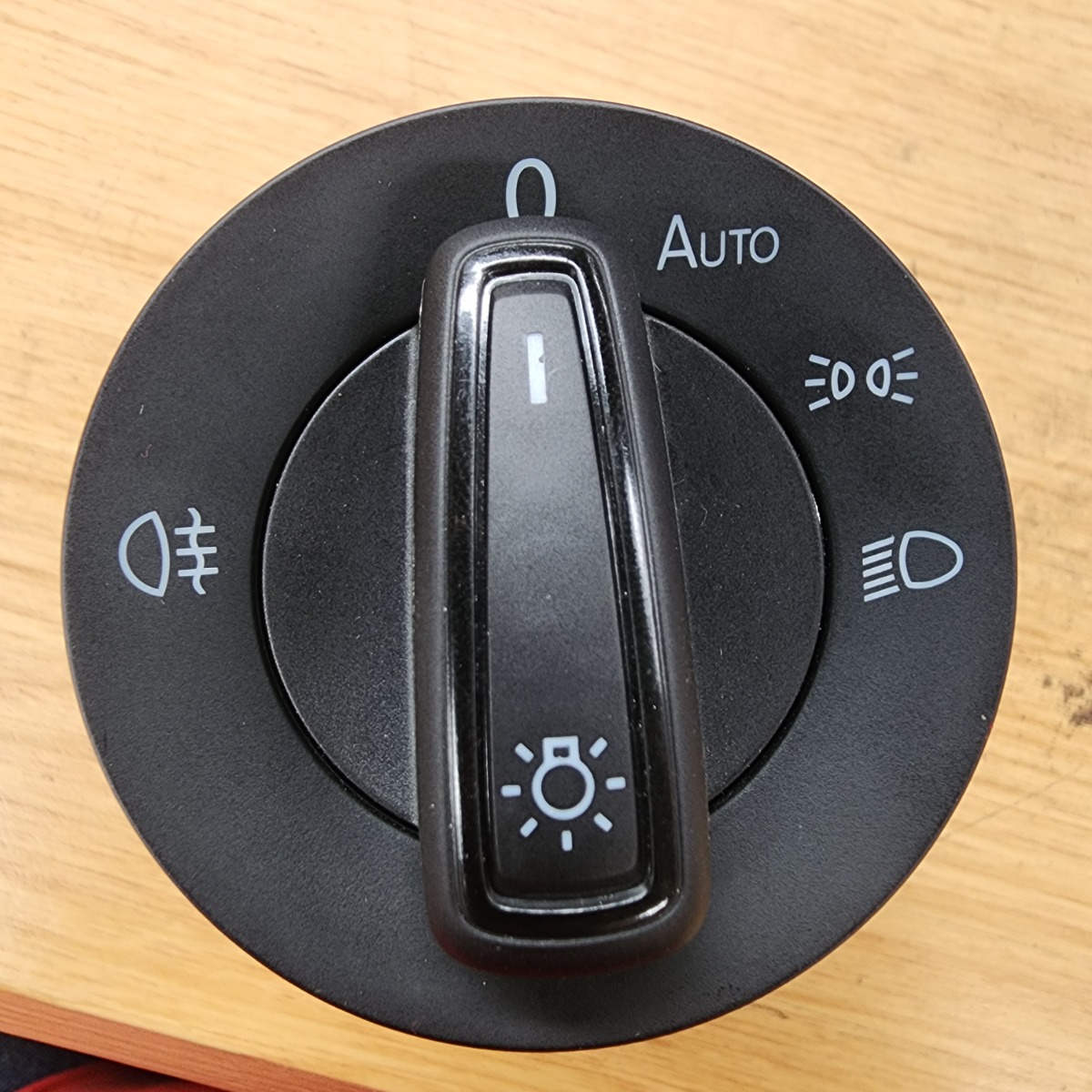T-CROSS HEADLIGHT CONTROL UNIT