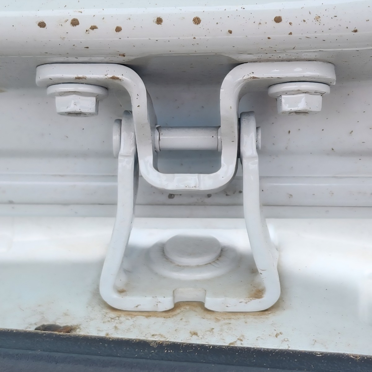 T-CROSS RIGHT BOOT HINGE