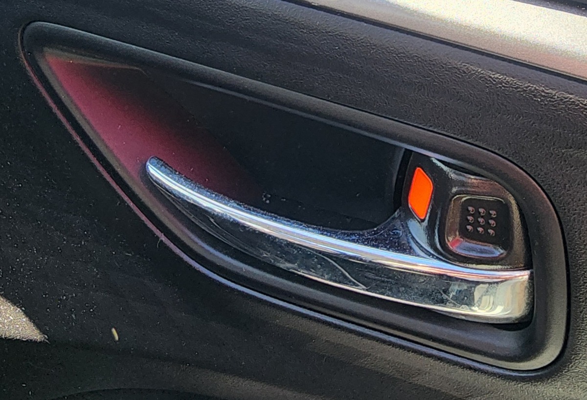 SWIFT RIGHT FRONT INNER HANDLE