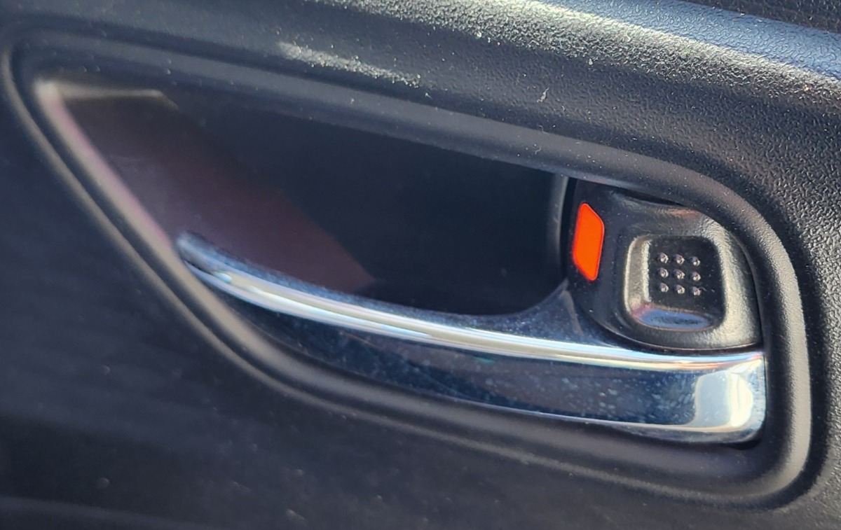 SWIFT RIGHT REAR INNER HANDLE