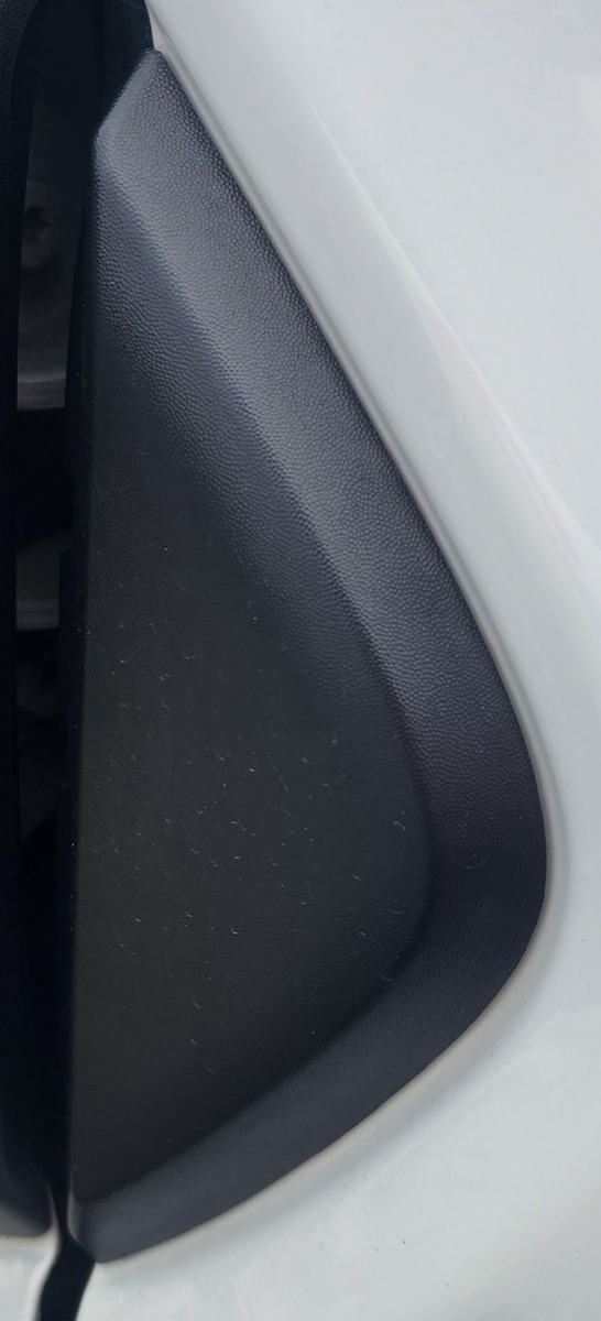 TRAFFIC RIGHT FRONT FENDER TRIM
