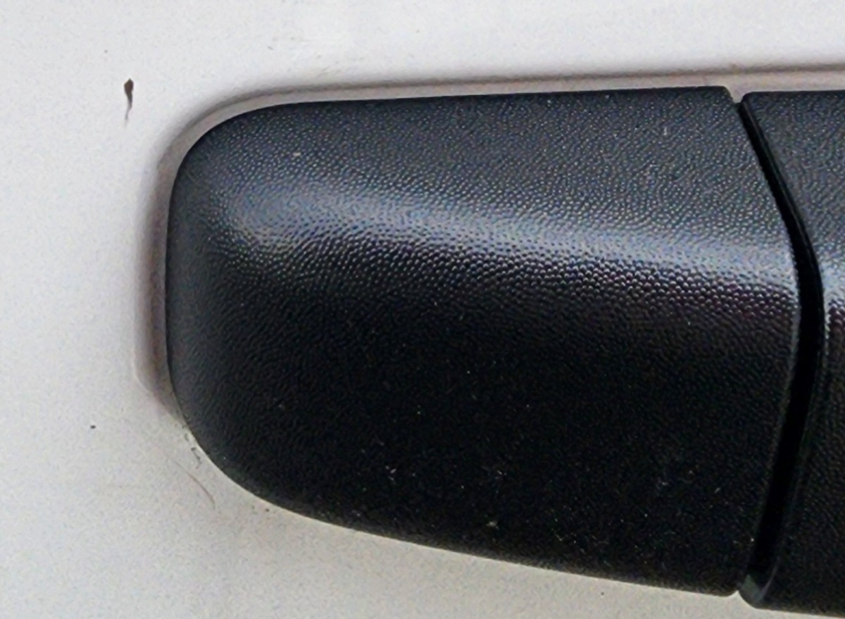 TRAFFIC RIGHT FRONT HANDLE END PIECE