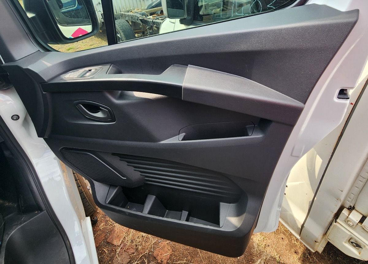TRAFFIC RIGHT FRONT DOOR PANEL
