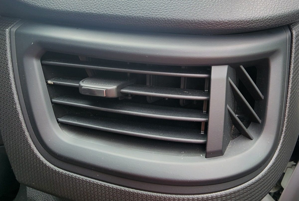 TRAFFIC RIGHT DASH VENT