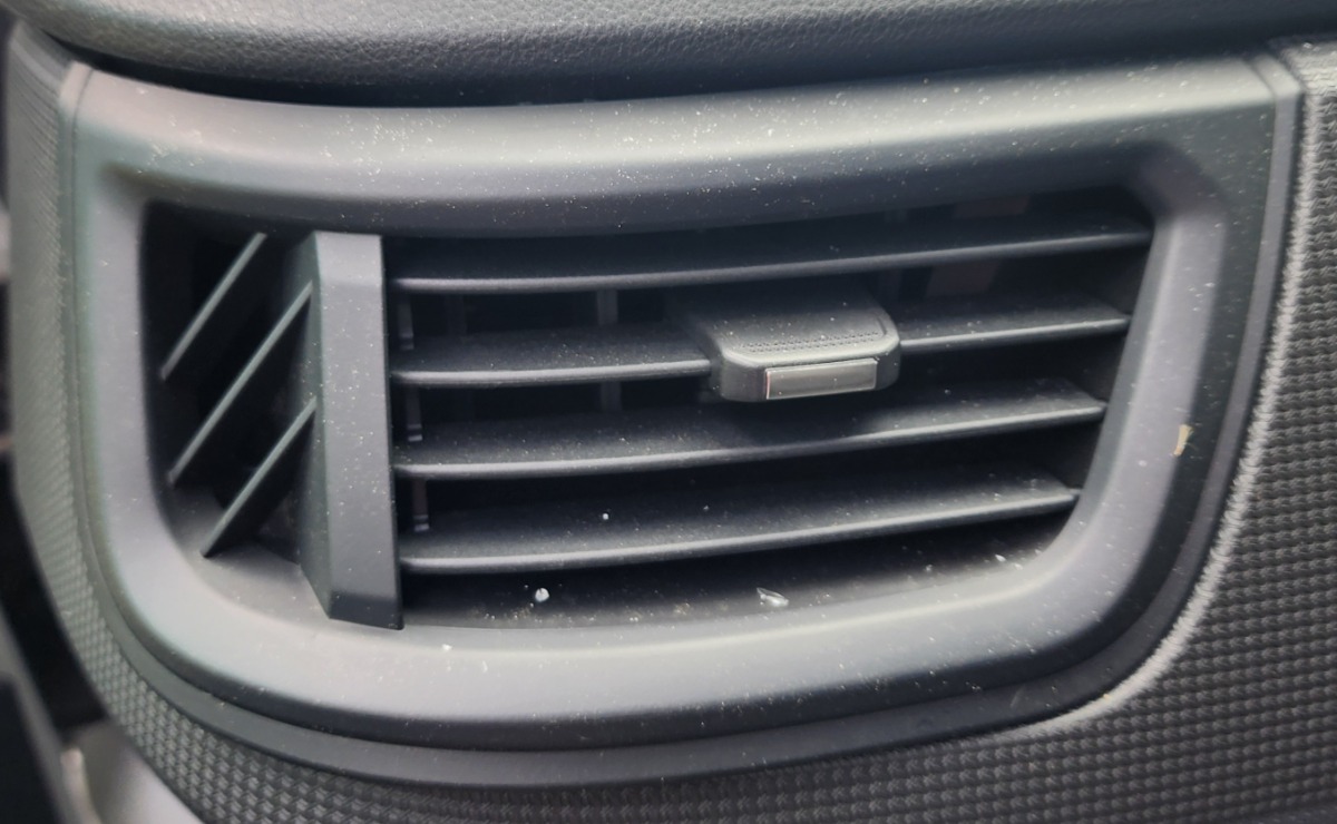 TRAFFIC LEFT DASH VENT