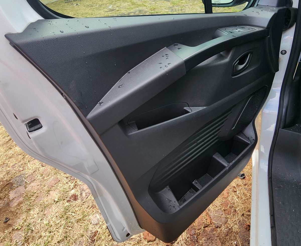 TRAFFIC LEFT FRONT DOOR PANEL