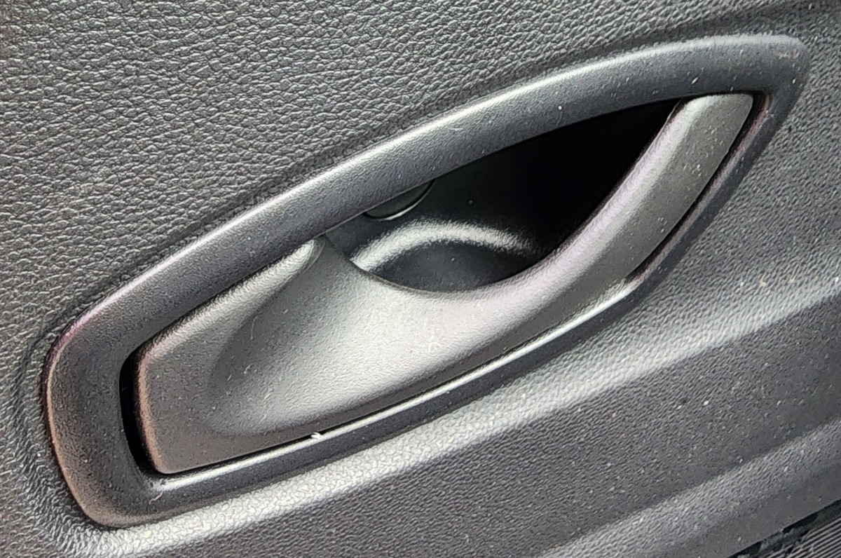 TRAFFIC LEFT FRONT INNER HANDLE