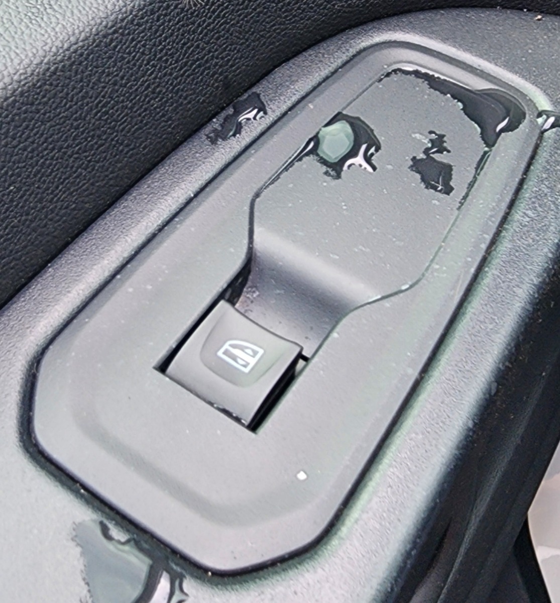 TRAFFIC LEFT FRONT WINDOW SWITCH