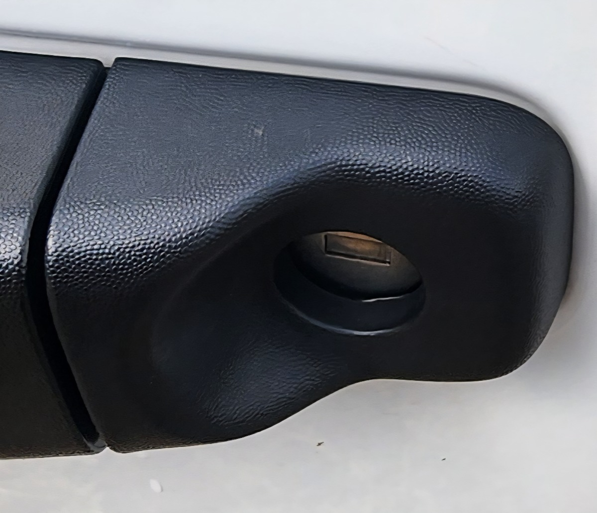 TRAFFIC LEFT FRONT HANDLE END PIECE