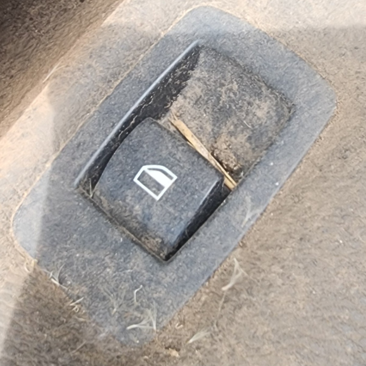 E87 LEFT REAR WINDOW SWITCH