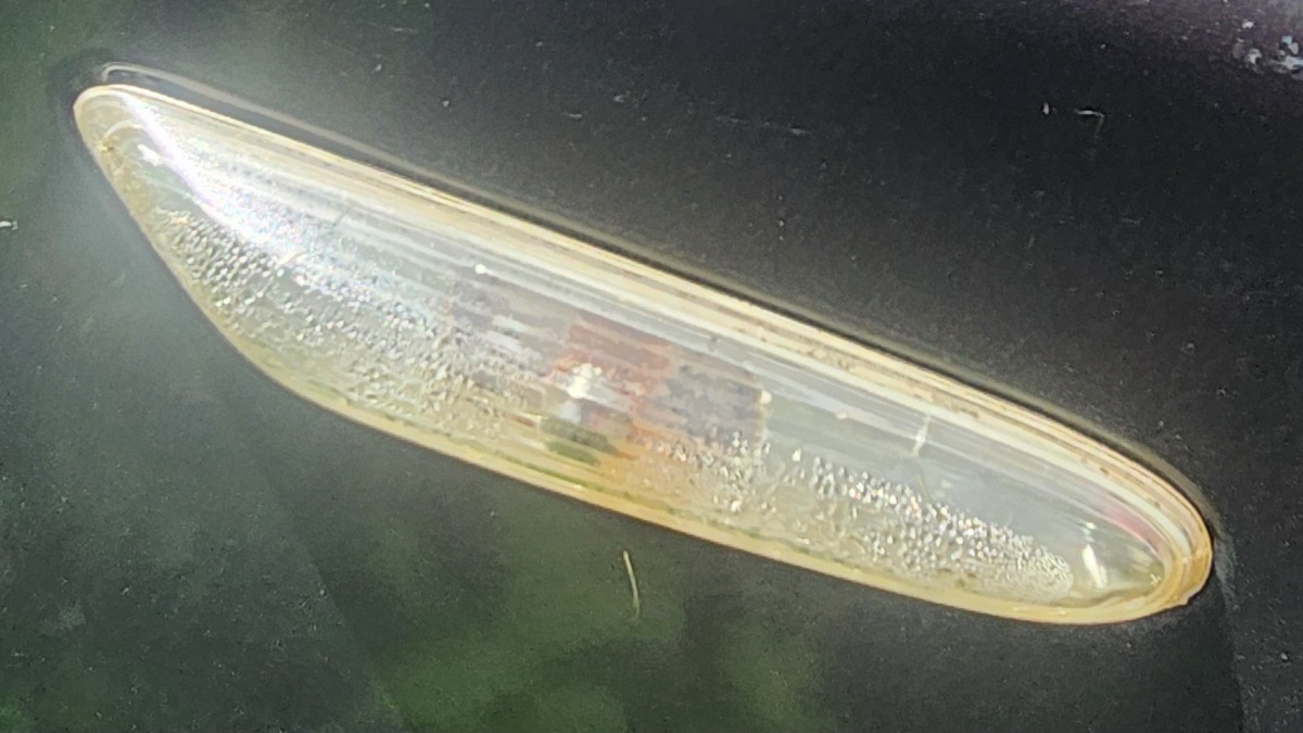 E87 RIGHT MARKER LAMP