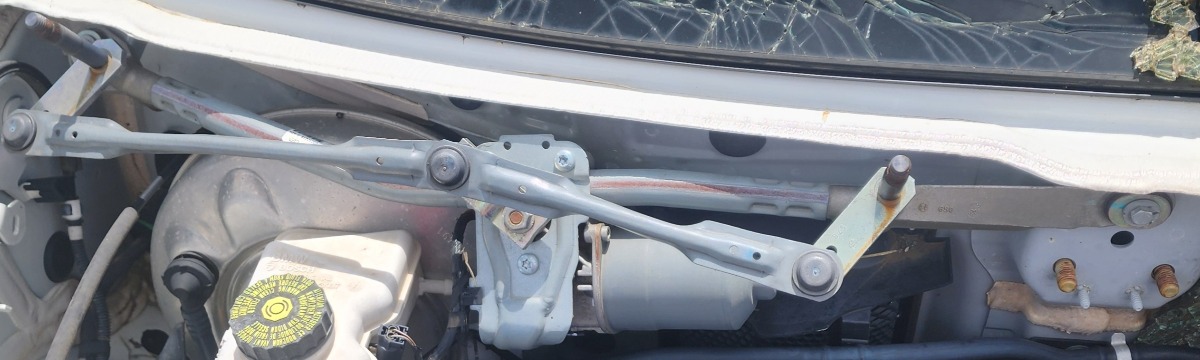 F44 WIPER MOTOR WITH LINKS