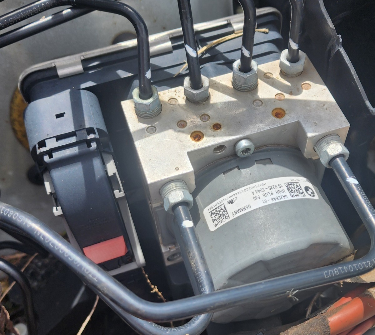 F44 ABS PUMP