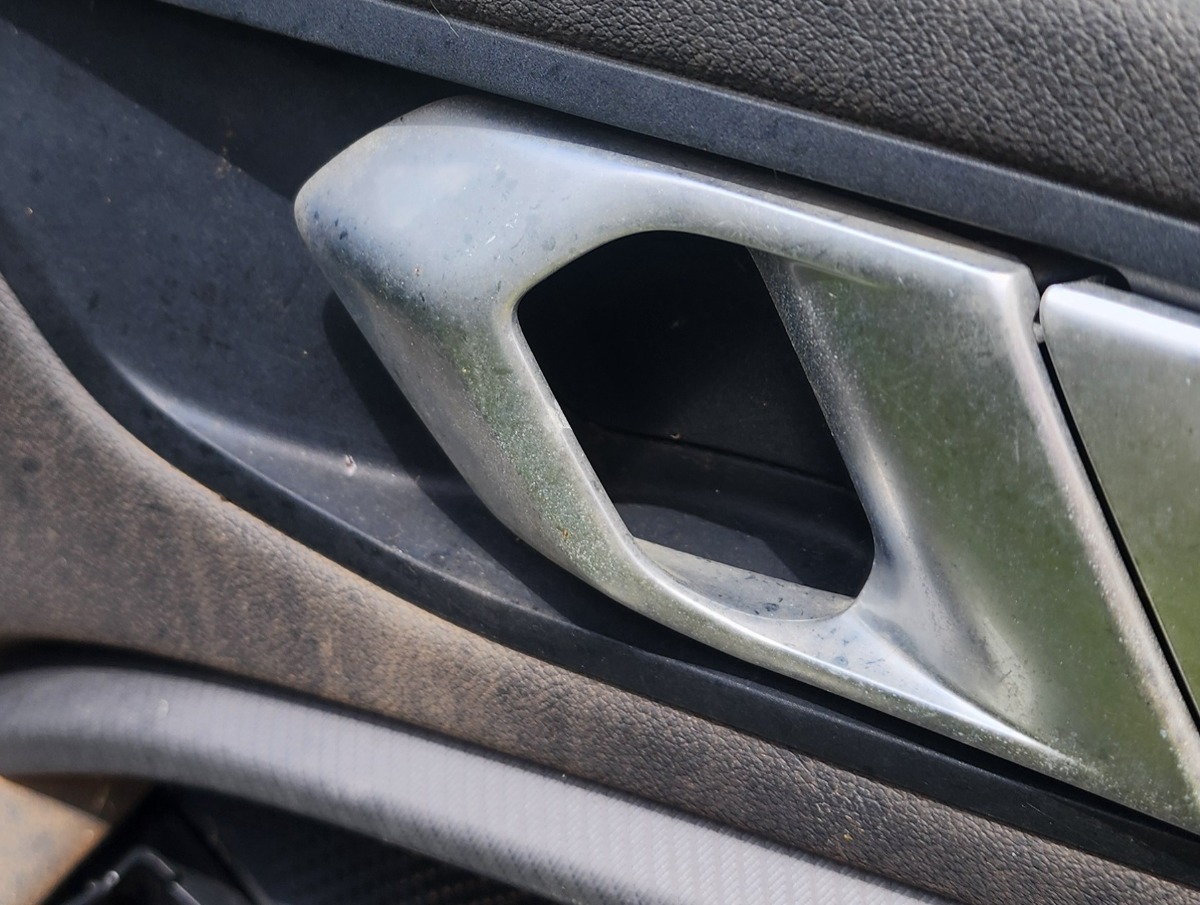 F44 RIGHT FRONT INNER HANDLE