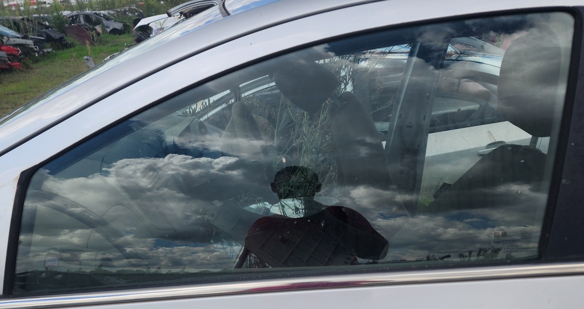SONIC SEDAN LEFT FRONT DOOR GLASS