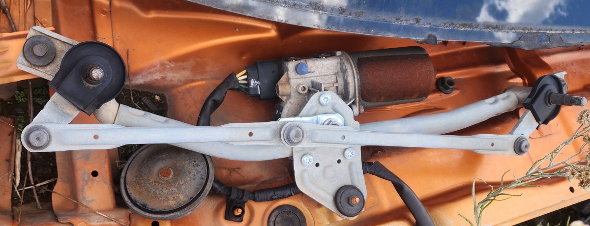 VELOSTER FRONT WIPER MOTOR WITH LINKS