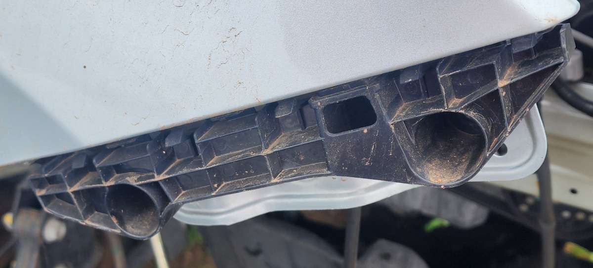 SWIFT RIGHT FRONT BUMPER SLIDE