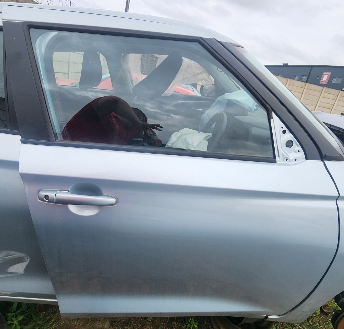 SWIFT RIGHT FRONT DOOR (SHELL)